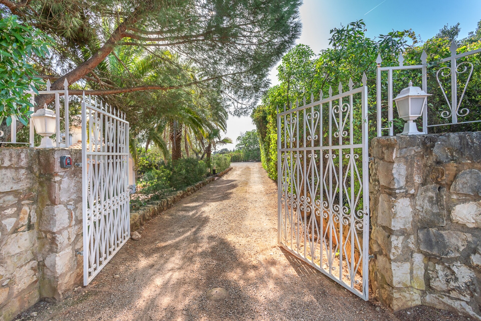 HostWise - Quiet Spacious Villa | Swimming Pool 69 Host Wise Booking