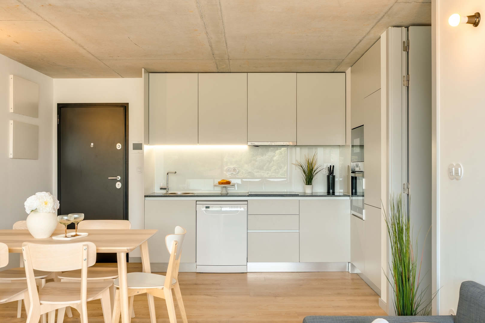 Premium Flat w/ Balcony, Pool & Garage by HostWise 28 Host Wise Booking