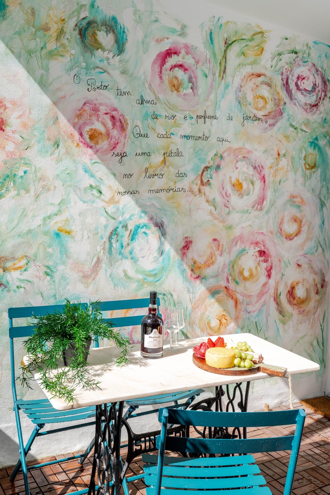 HostWise - Stylish Studio w/ Charming Terrace 22 Host Wise Booking