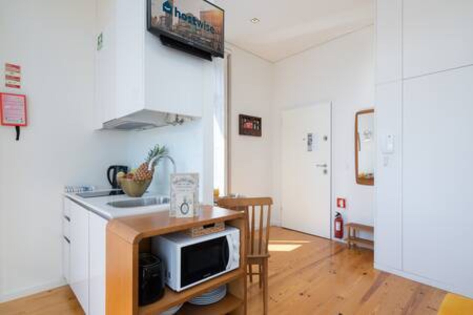 4 Trendy Studios w/ Balcony | Clérigos by HostWise 54 Host Wise Booking