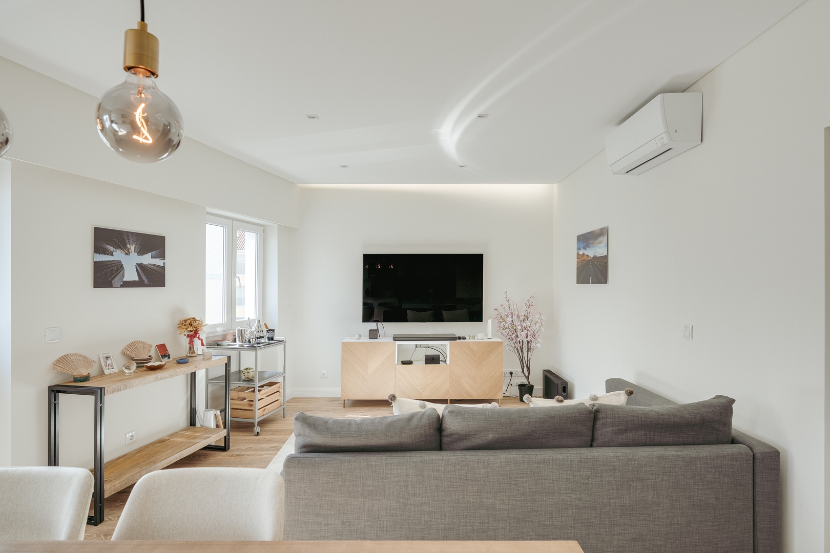 HostWise – Flat w/ Balcony & Workspace 22 Host Wise Booking
