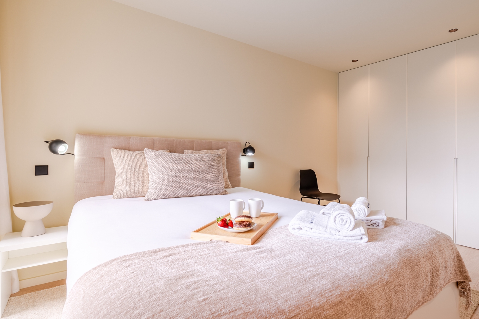 HostWise - Stylish Flat with Terrace & Garage 5 Host Wise Booking
