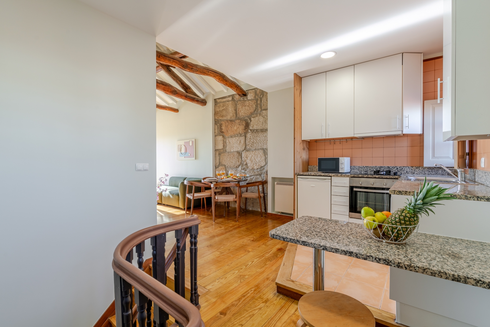 HostWise - Bright & Airy Flat w/ Balcony 25 Host Wise Booking