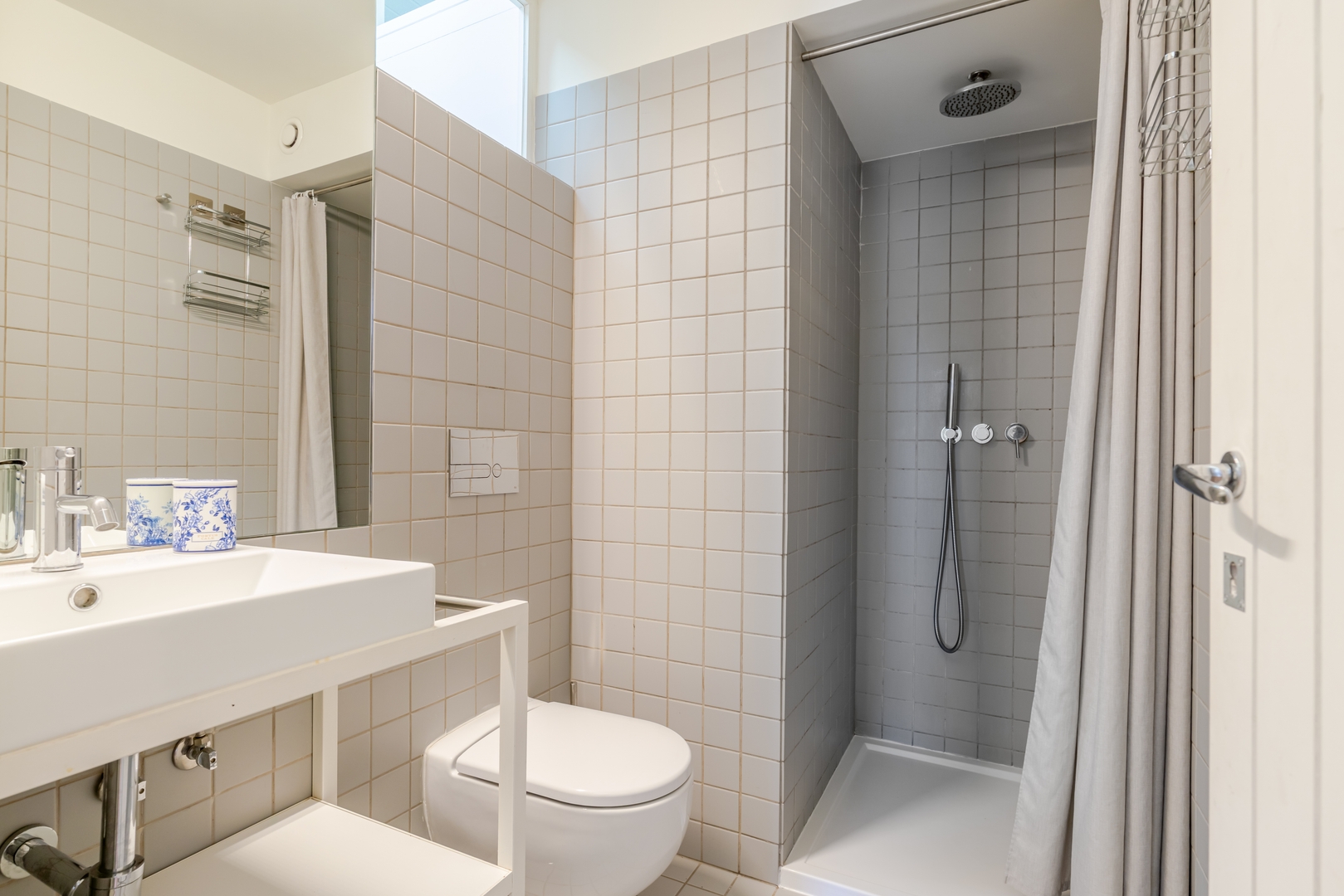 Studios & Spacious T4 with Garden by HostWise 96 Host Wise Booking