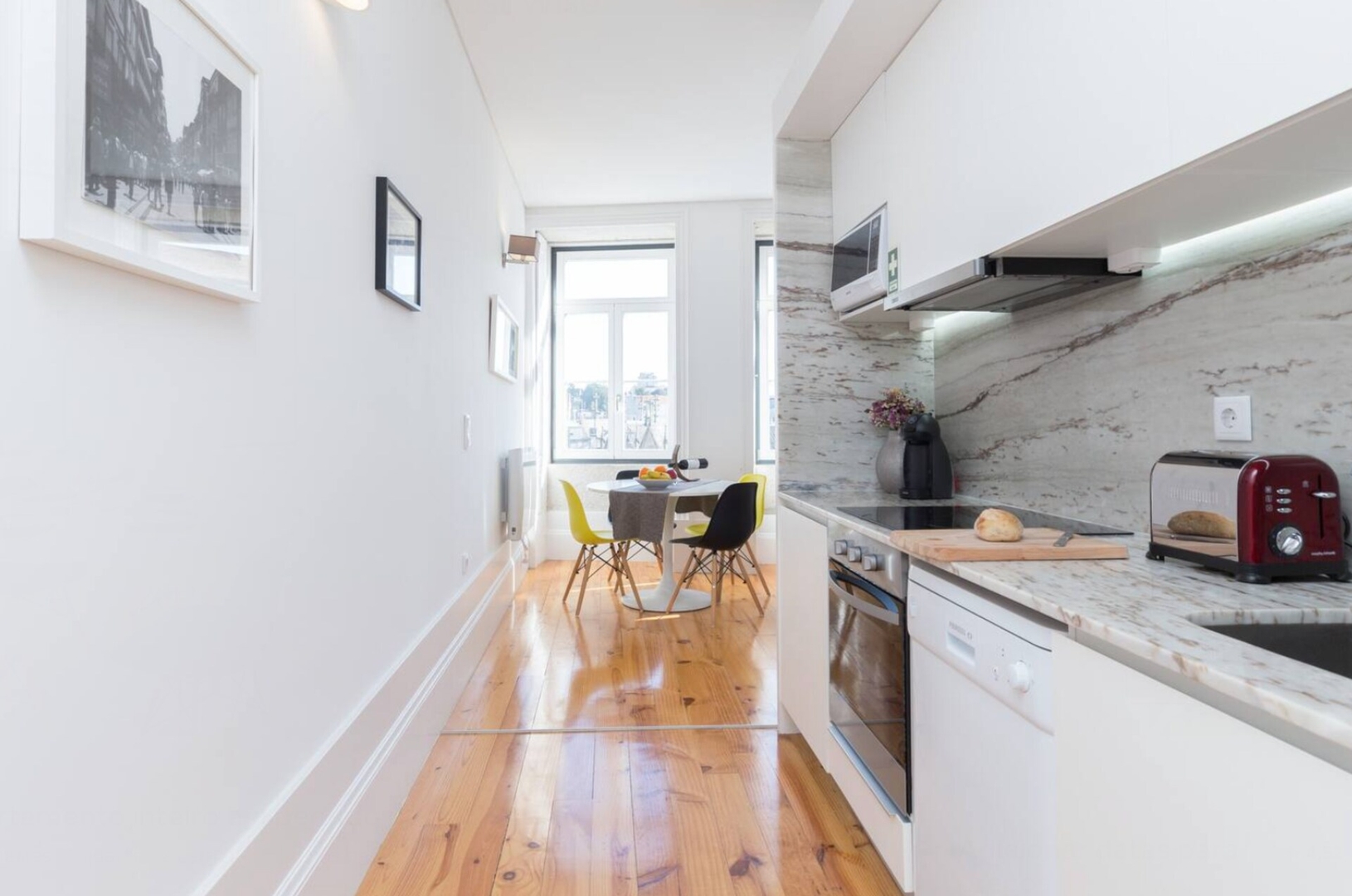 Central Sunny Flat - Prime Location by HostWise 18 Host Wise Booking