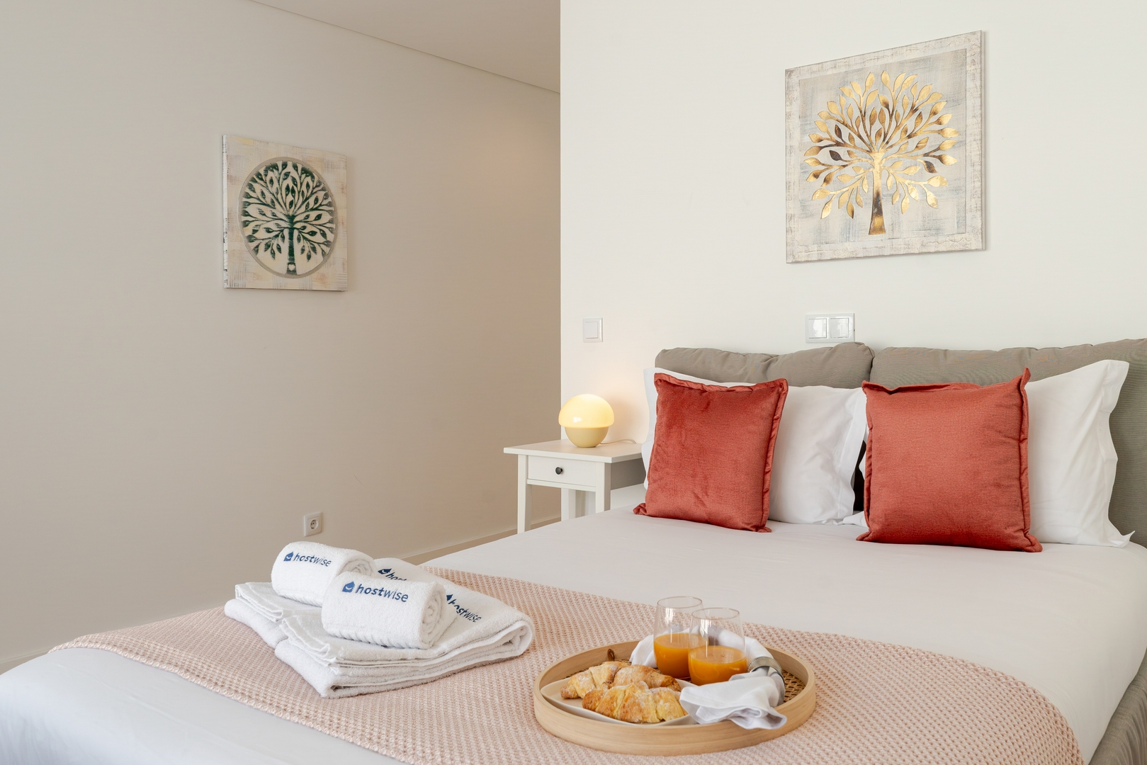 Balcony Studios & Parking in Leça by HostWise 50 Host Wise Booking