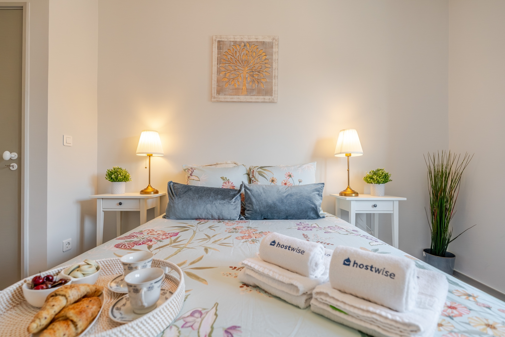 HostWise - Bright & Spacious Flat w/ Garage 9 Host Wise Booking