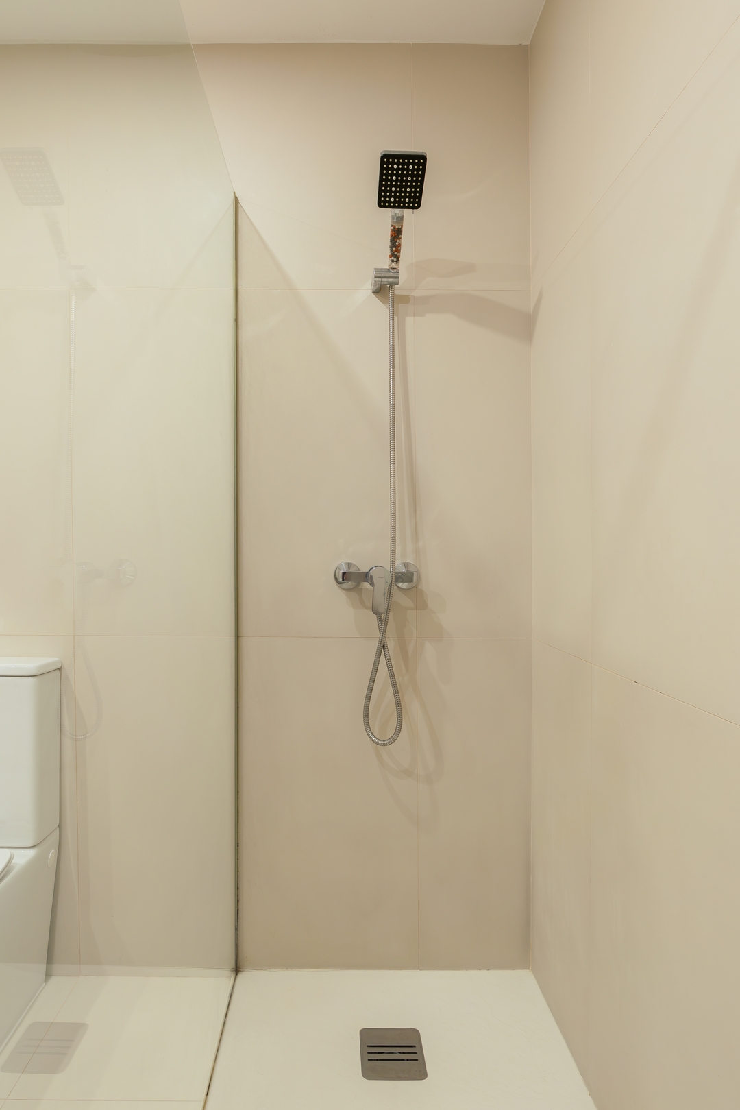 Bright & Spacious Flat by Host Wise 28 Host Wise Booking