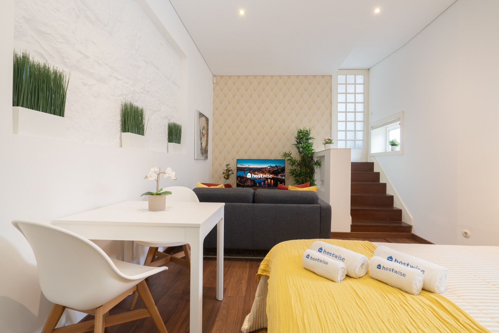 Host Wise - 2 Rustic Colorful Flats | Terrace 13 Host Wise Booking