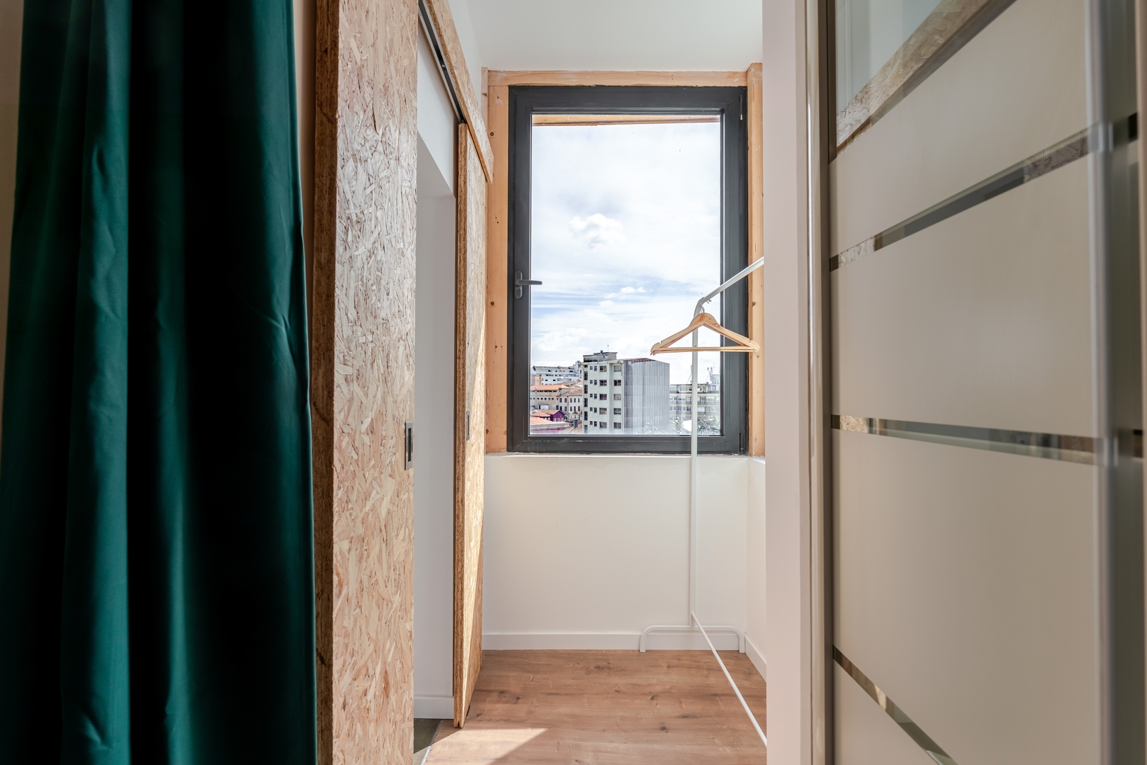 HostWise - Cozy Urban Flat 7 Host Wise Booking