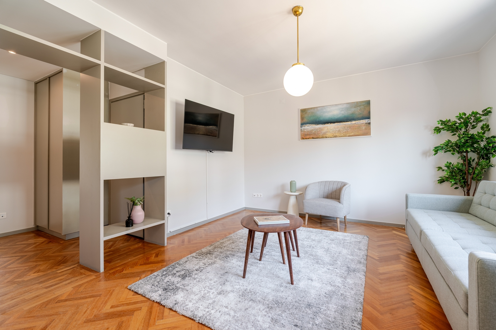 HostWise - Bright & Spacious Flat w/ Garage 17 Host Wise Booking