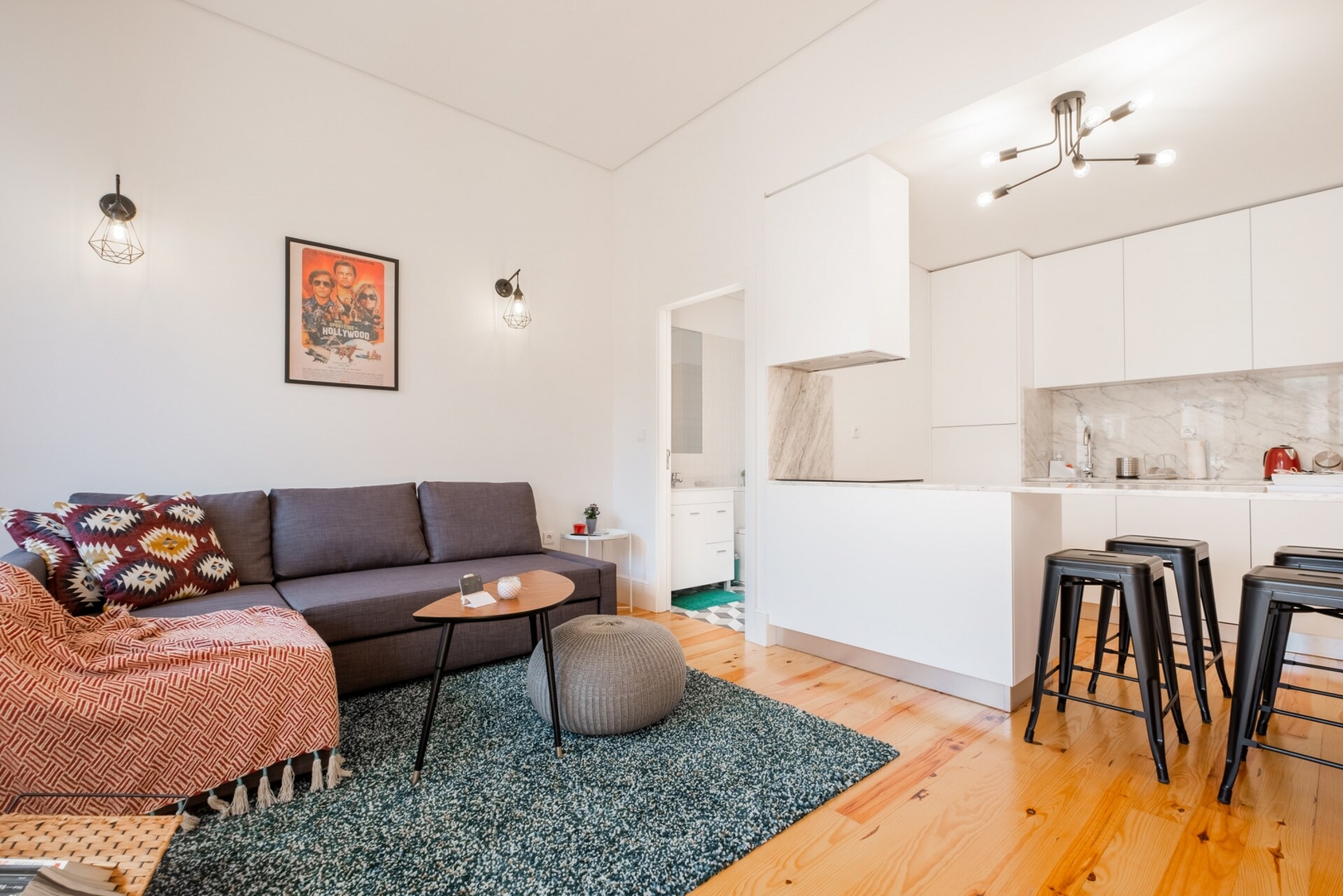 Host Wise | Sunny Downtown Apartment Host Wise Booking