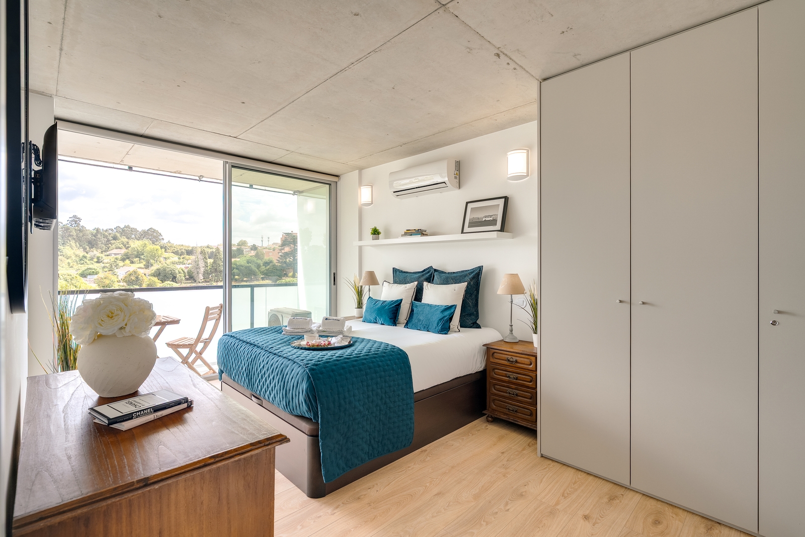 Lovely Flat w/ Balcony, Pool & Garage by HostWise 6 Host Wise Booking