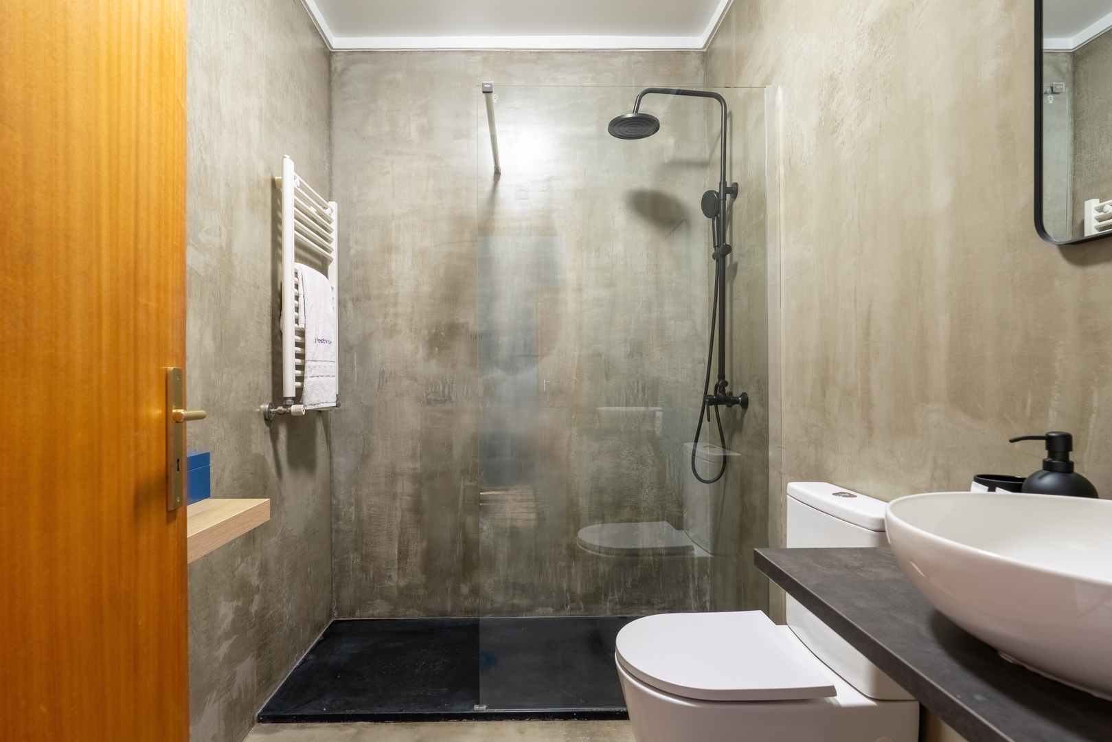 HostWise – Modern Flat w/ Terrace | Near the Beach 35 Host Wise Booking