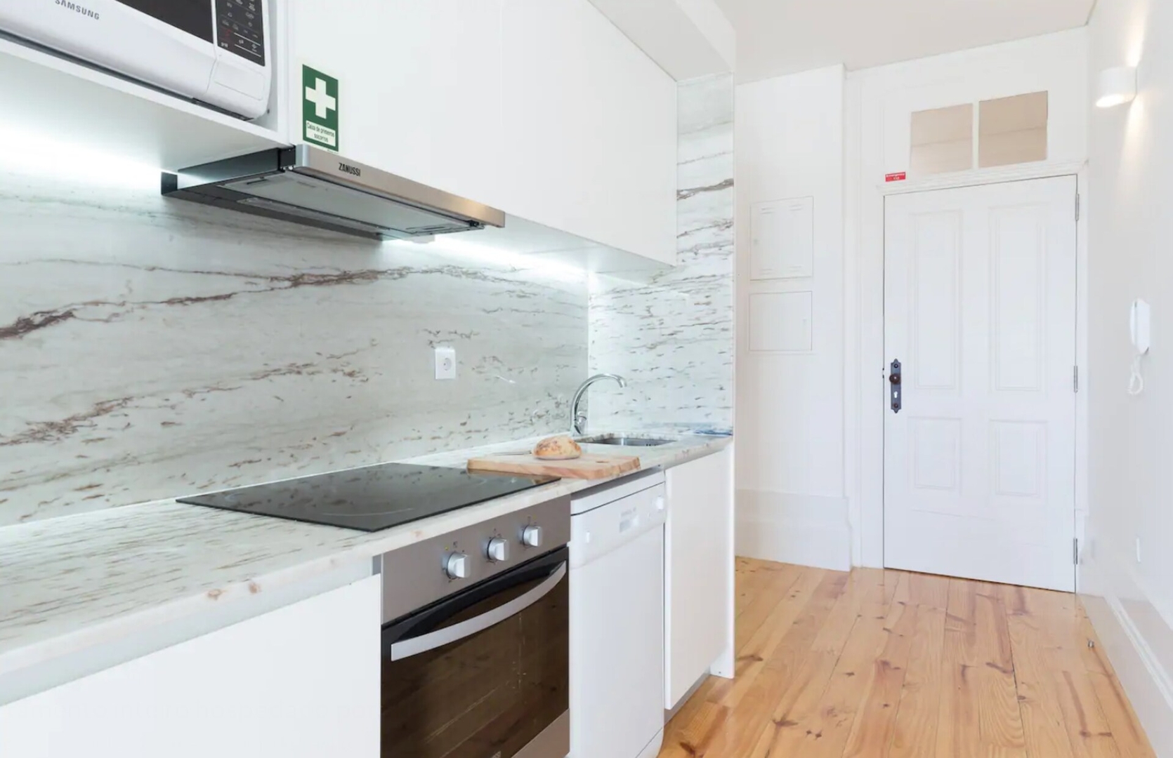 Central Sunny Flat - Prime Location by HostWise 19 Host Wise Booking