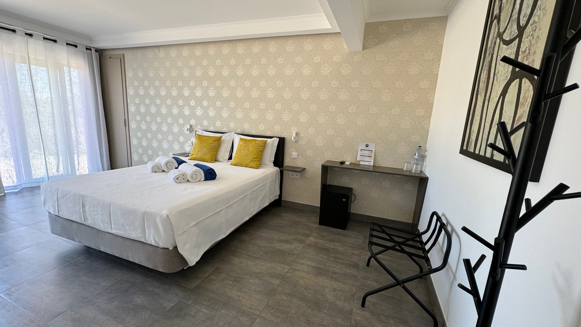 HostWise - Spacious Villa with Pool 10 Host Wise Booking
