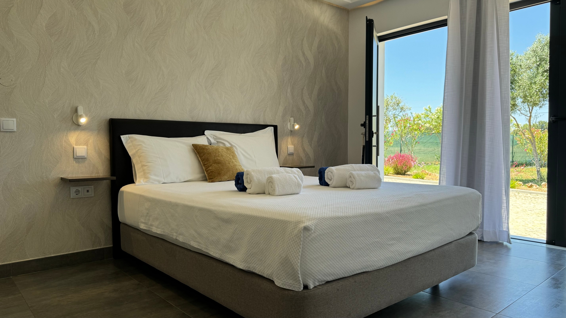 HostWise - Spacious Villa with Pool 2 Host Wise Booking