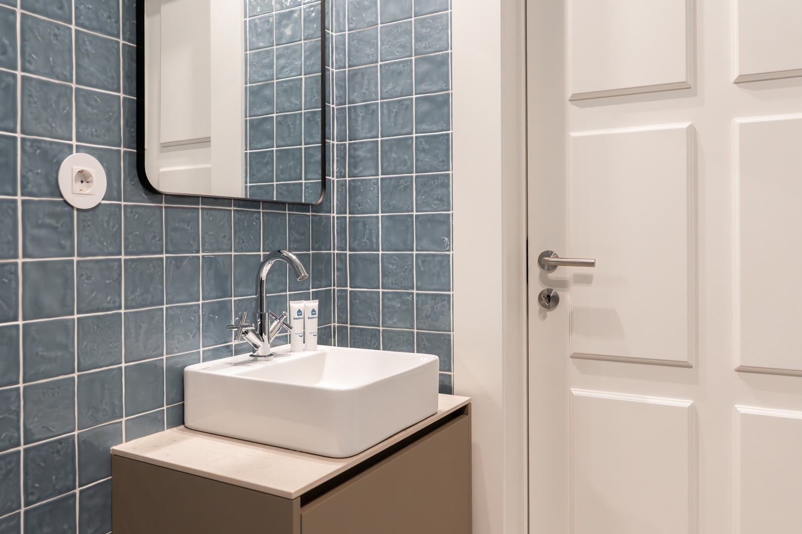 Modern & Cozy Flat by HostWise 19 Host Wise Booking