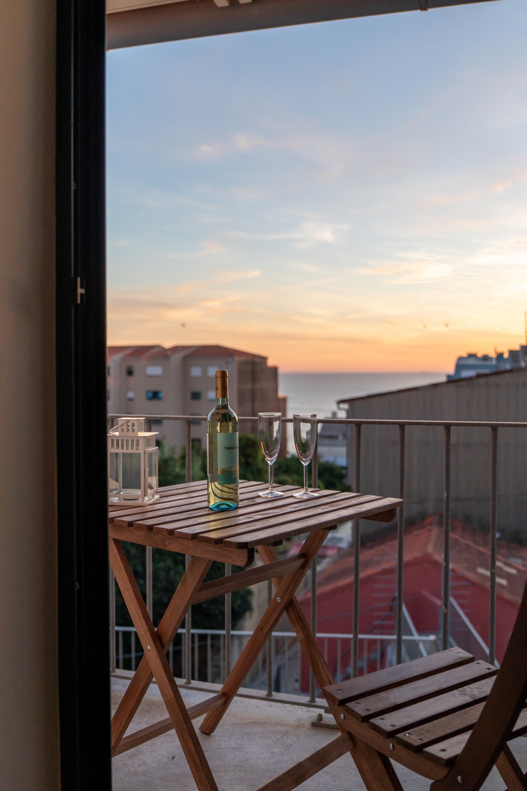 Sunlit Apartments in Foz do Douro by HostWise 88 Host Wise Booking