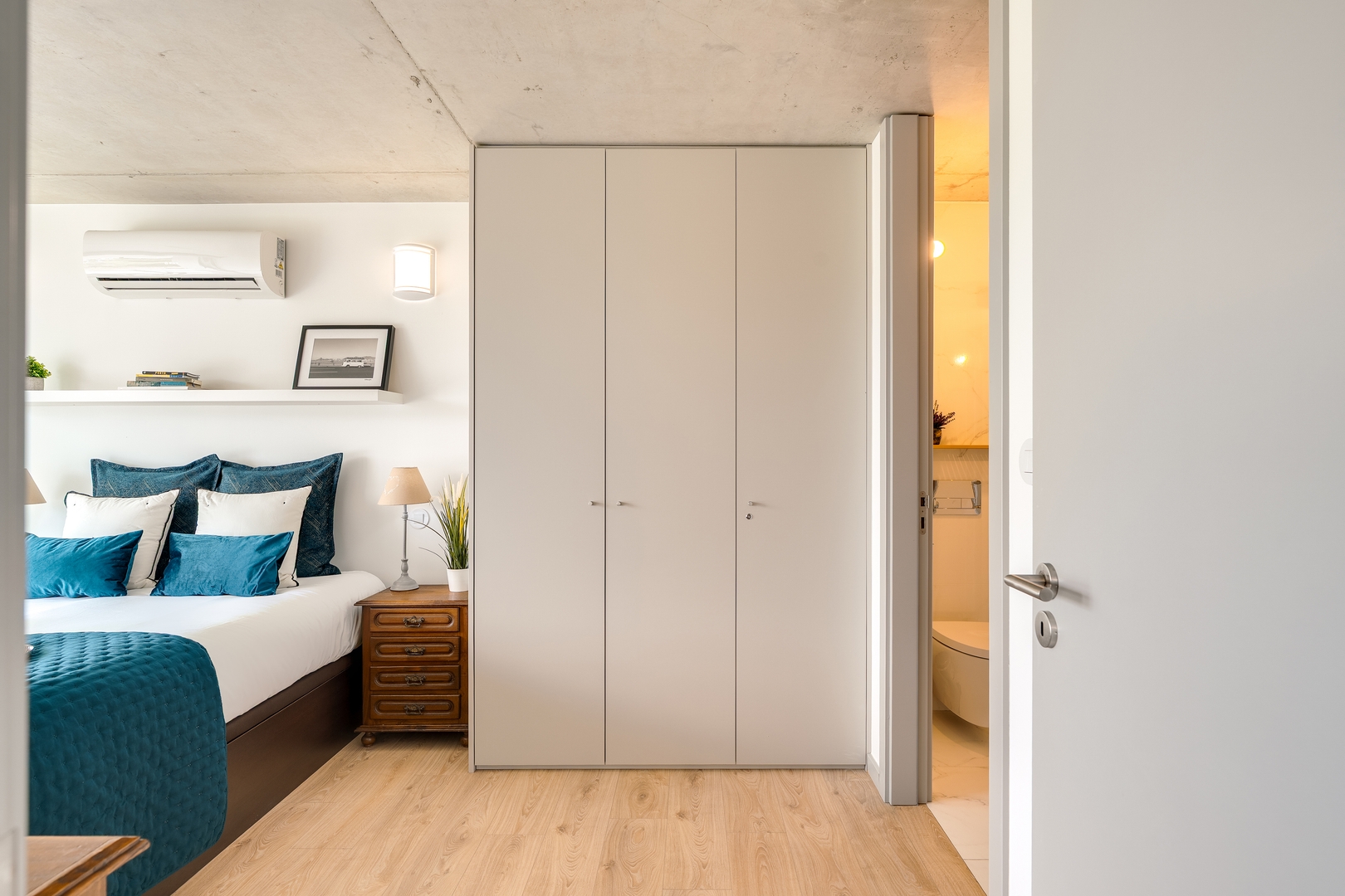 Lovely Flat w/ Balcony, Pool & Garage by HostWise 7 Host Wise Booking