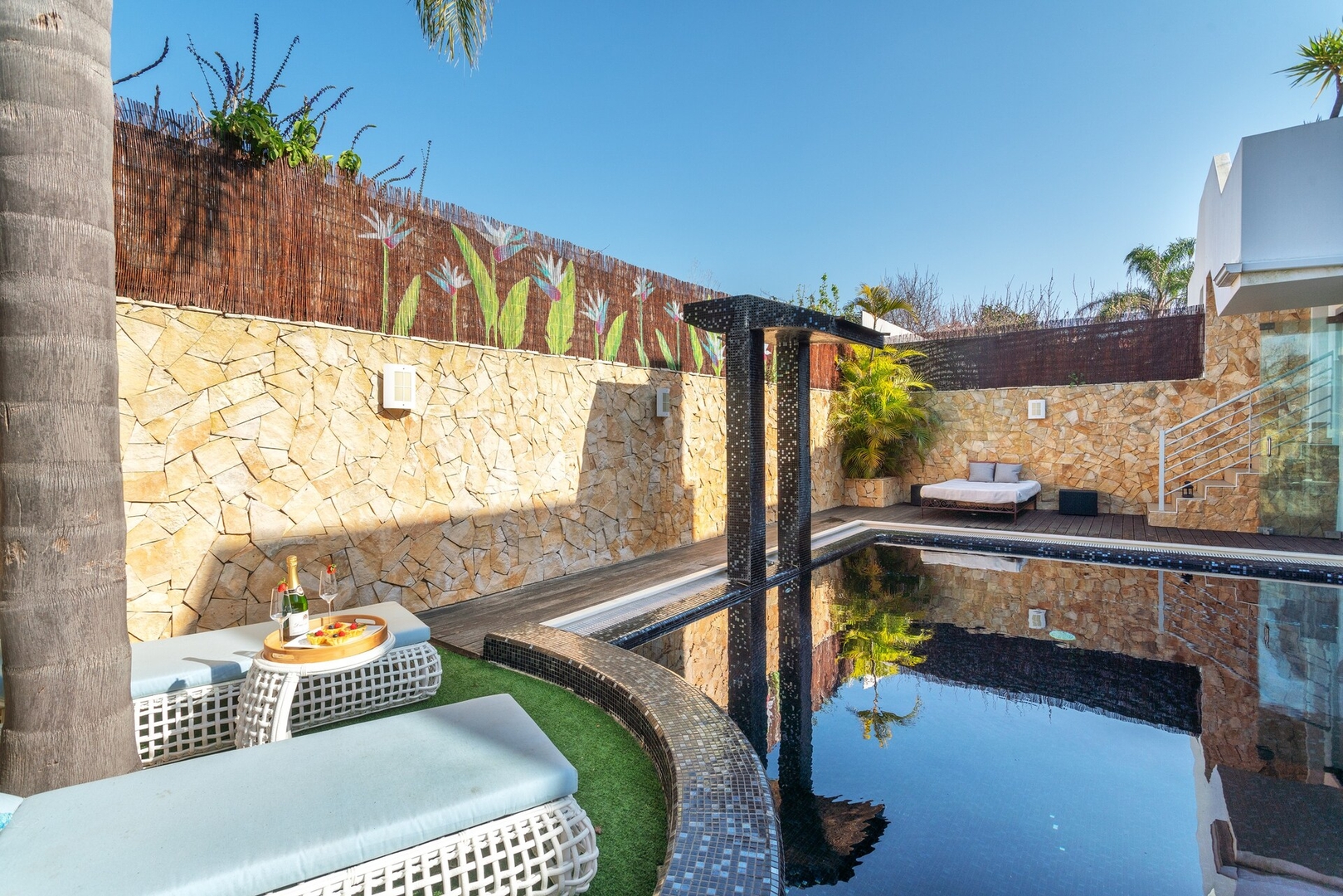 Host Wise - Luxurious House with Private Salt Pool 6 Host Wise Booking