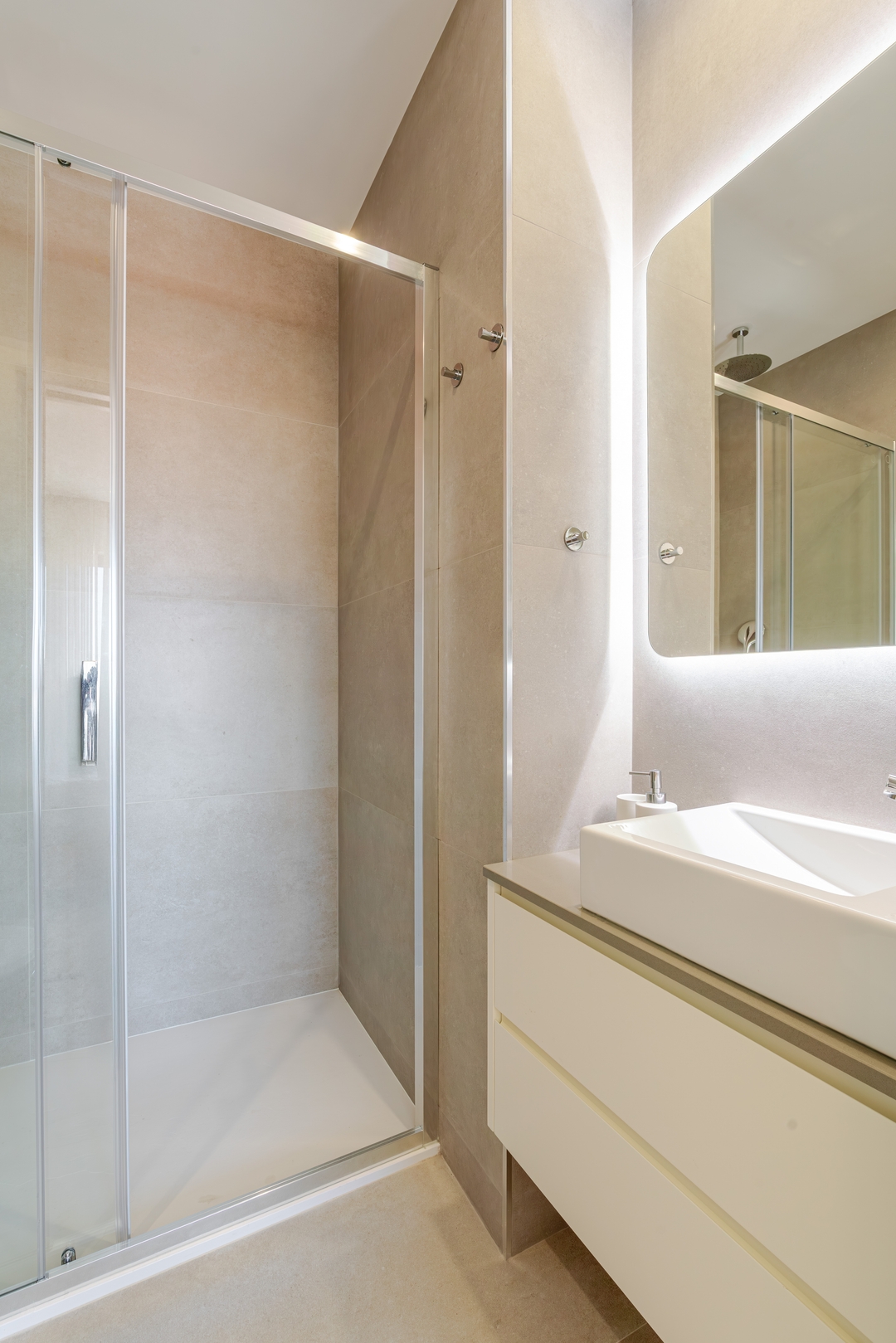 Stylish Balcony Apt & 2 Cozy Studios by HostWise 15 Host Wise Booking