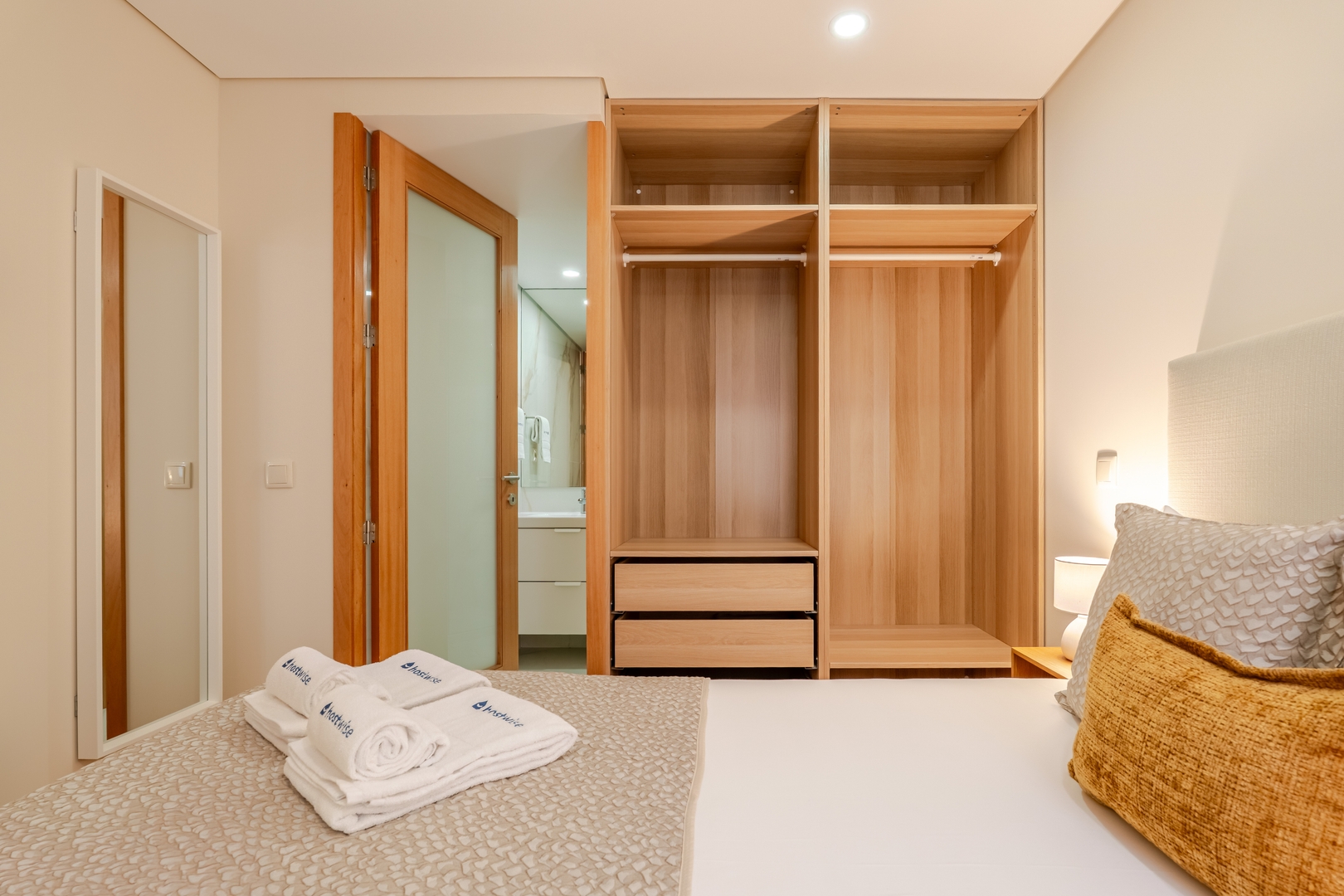 Seaside Balcony w/ Panoramic Sea Views by HostWise 33 Host Wise Booking