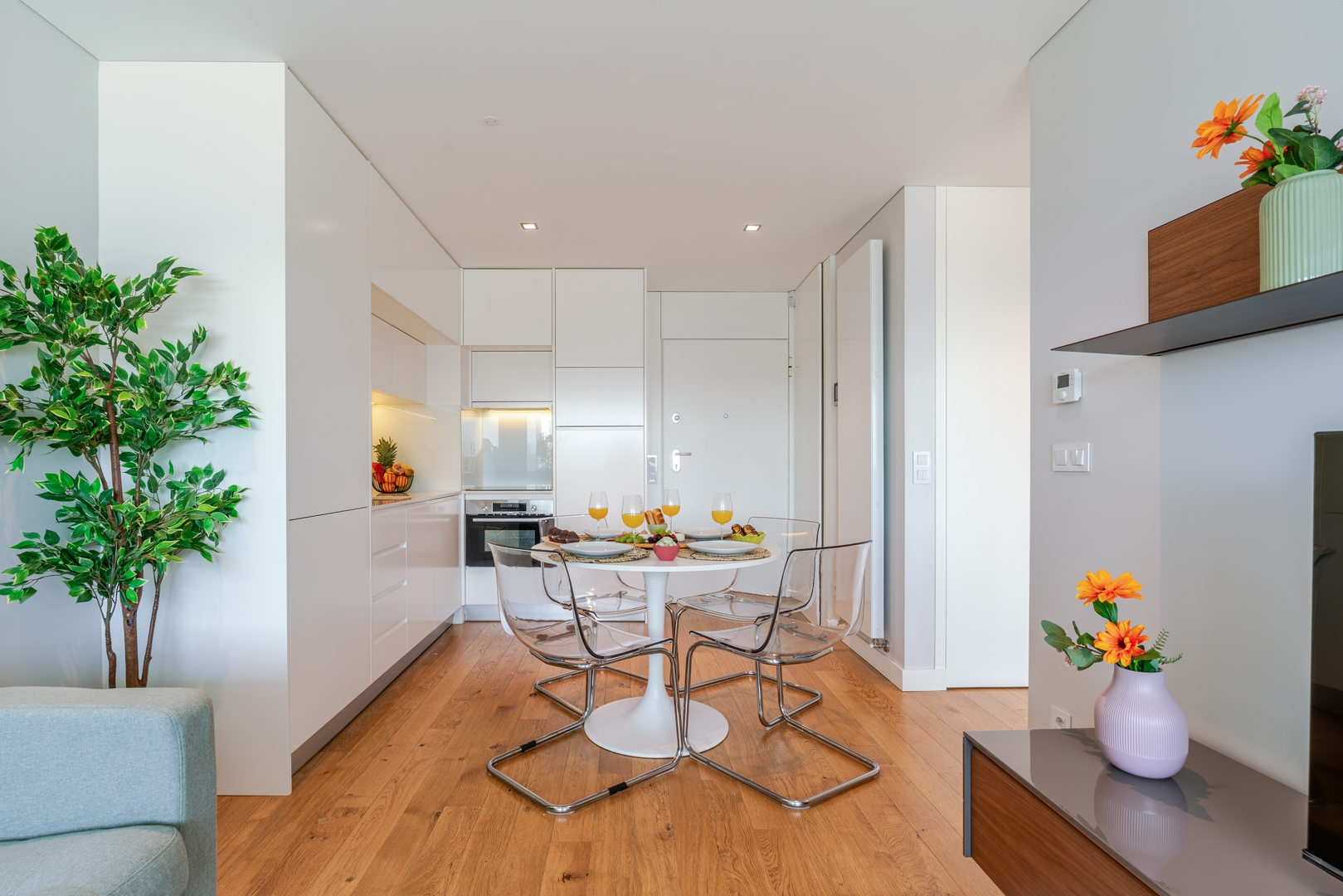 Stylish Home with Balcony & Garage by HostWise 23 Host Wise Booking