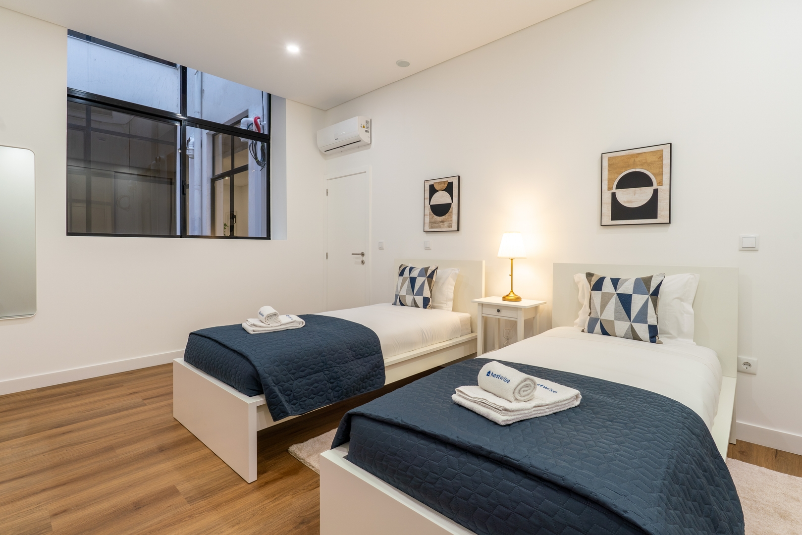 Open-Plan Apartment in Downtown Porto by HostWise 3 Host Wise Booking