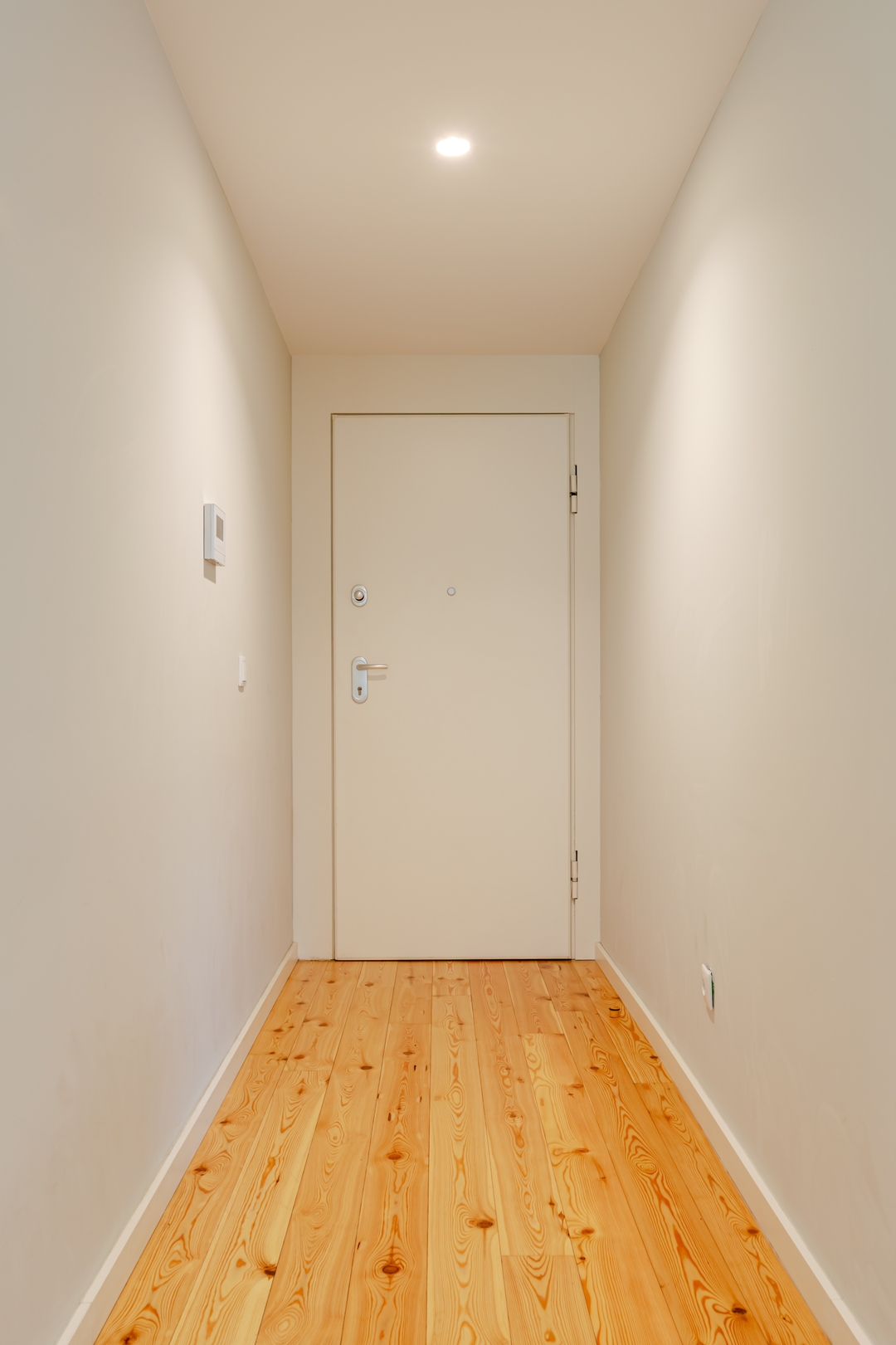 HostWise – Modern & Cozy Flat | Near the Beach 24 Host Wise Booking