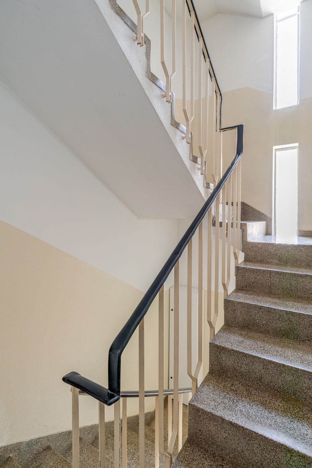 HostWise - Bright & Spacious Flat w/ Garage 45 Host Wise Booking