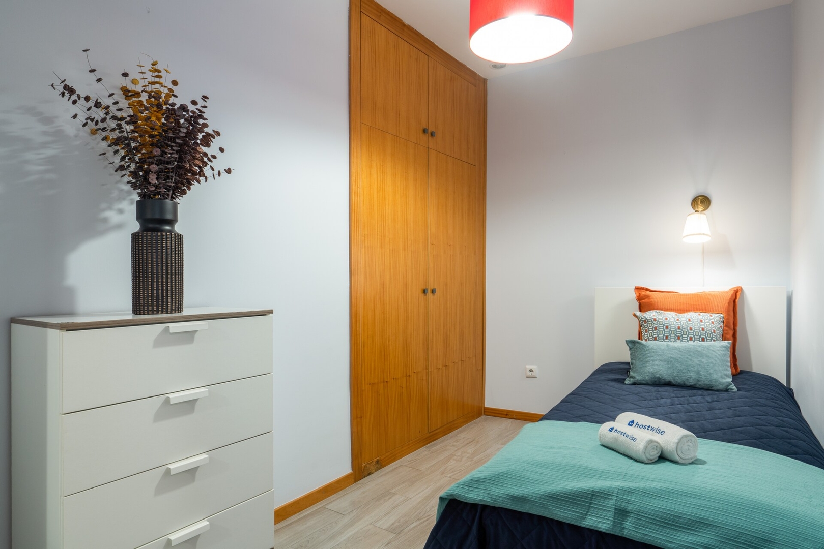 HostWise - Welcoming Flats w/ Jacuzzi & Terrace 3 Host Wise Booking