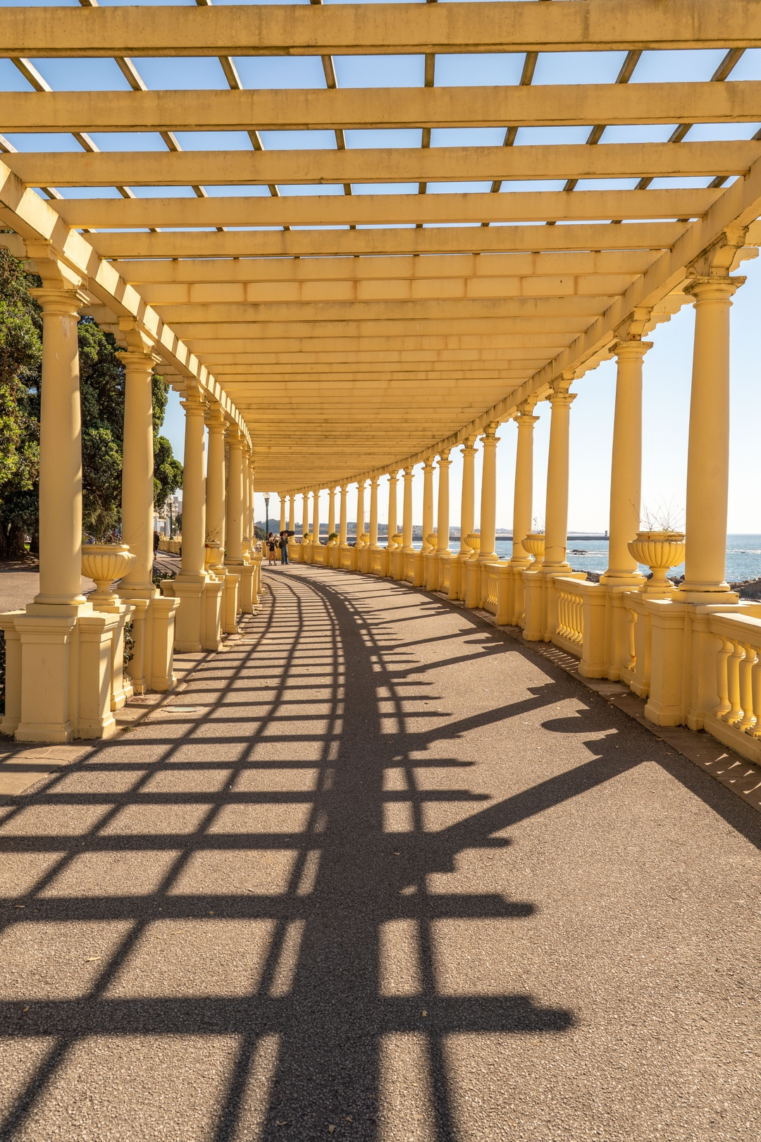 Modern Flat with Workspace in Foz by HostWise 35 Host Wise Booking