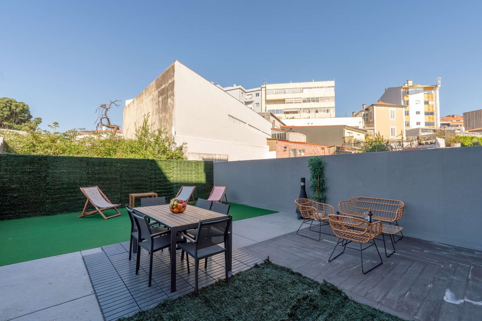 Urban Terrace & Stylish Living Spaces by HostWise 15 Host Wise Booking