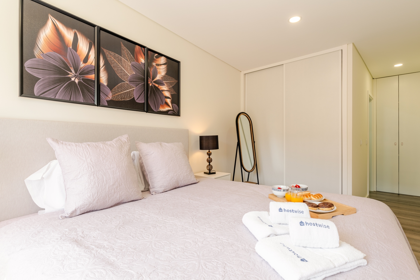Spacious & Stylish Flat with Garage by HostWise 6 Host Wise Booking