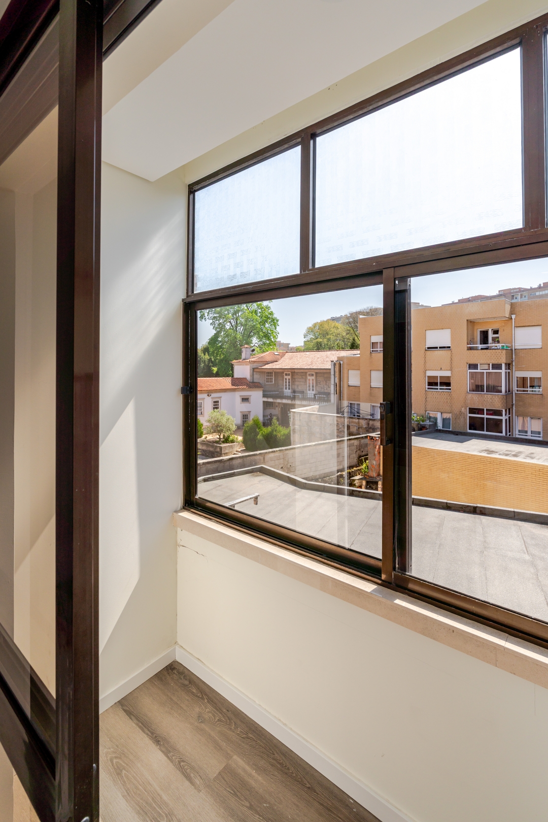 Spacious & Stylish Flat with Garage by HostWise 10 Host Wise Booking