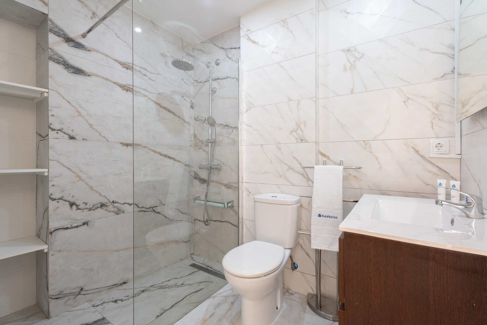 Host Wise - Charming Spacious Duplex House 22 Host Wise Booking