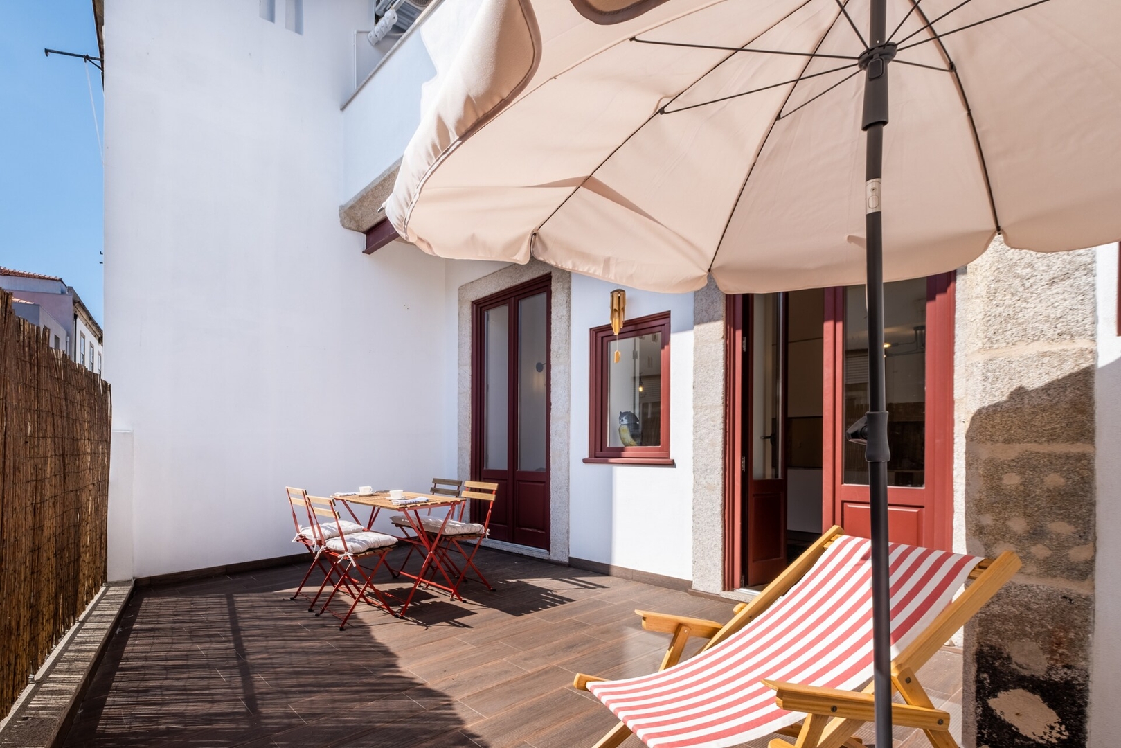 Host Wise | Sunny Downtown Apartment 6 Host Wise Booking