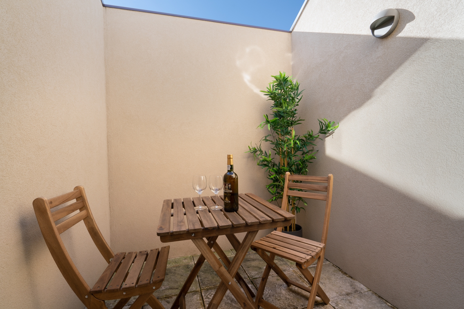 Bright Studios with Patios in Porto by HostWise 6 Host Wise Booking