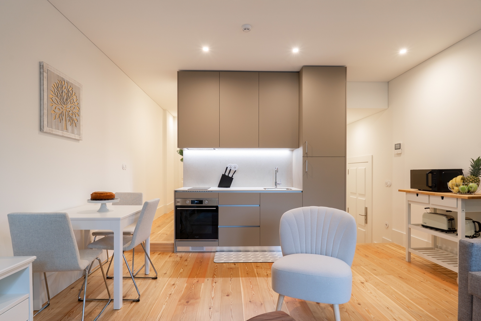 Modern Comfort in City Center by HostWise 24 Host Wise Booking