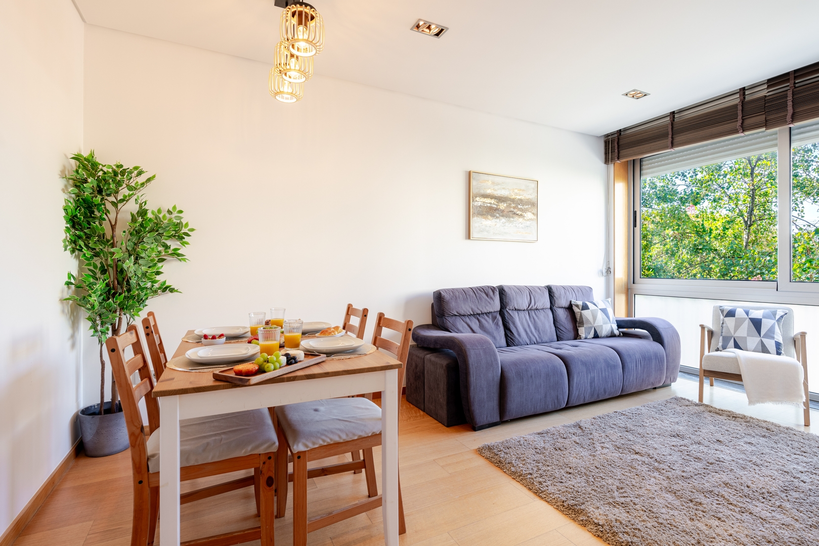 Modern Flat with Workspace in Foz by HostWise 6 Host Wise Booking