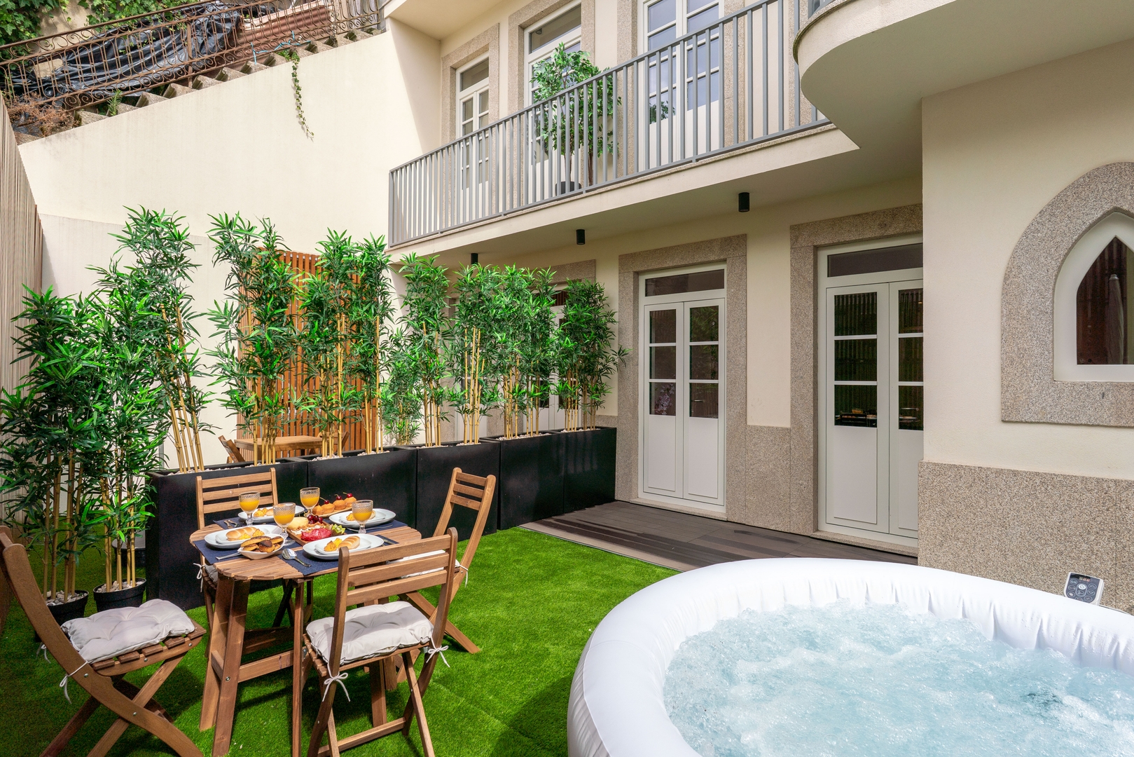 Jacuzzi Retreat in Heart of Porto by HostWise Host Wise Booking