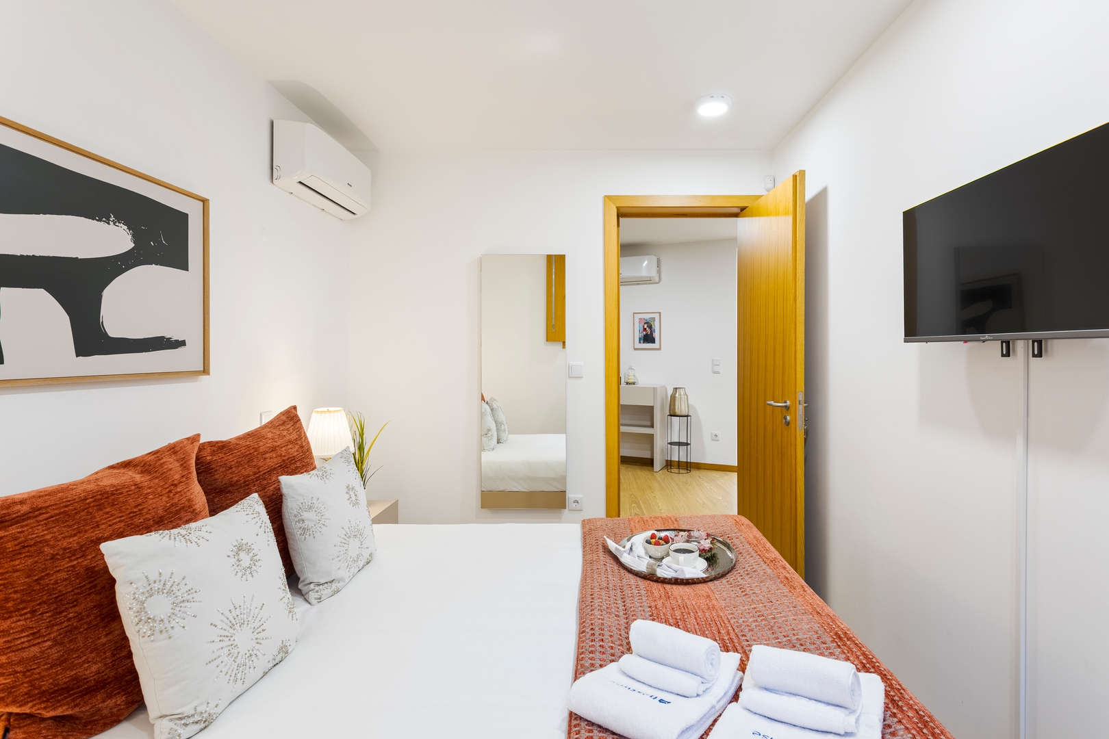 Modern & Central Flat w/ Garage by HostWise 7 Host Wise Booking