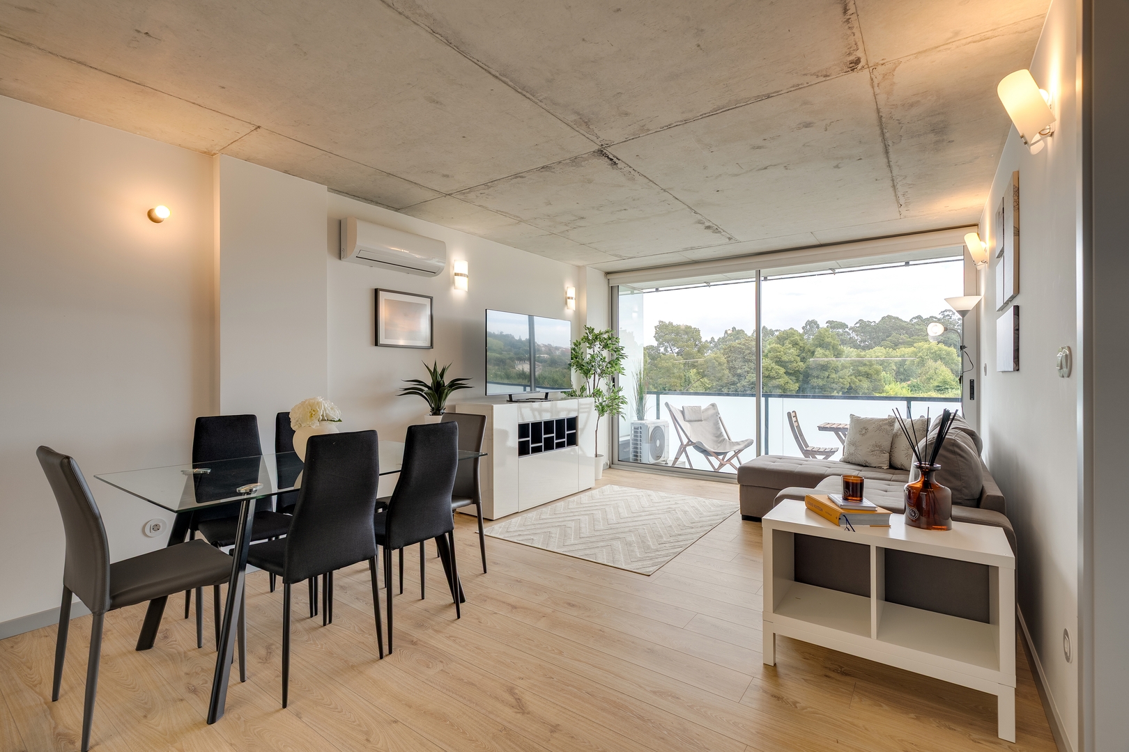 Lovely Flat w/ Balcony, Pool & Garage by HostWise 2 Host Wise Booking