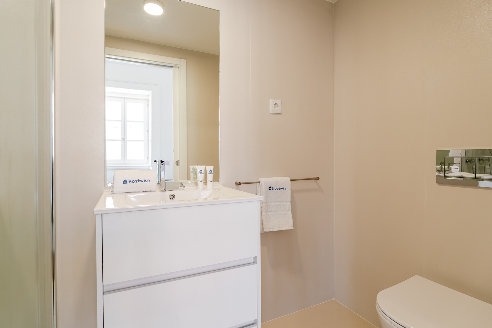Bright Flat in Historic Foz House by HostWise 4 Host Wise Booking