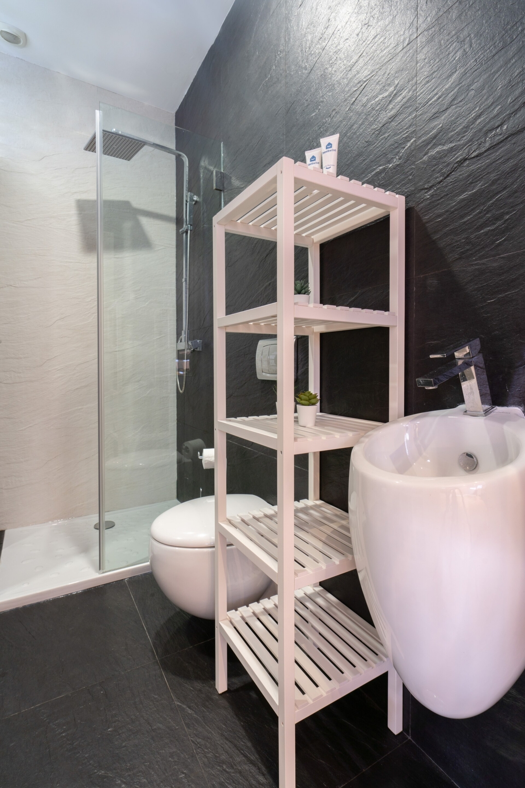 Host Wise - 2 Rustic Colorful Flats | Terrace 16 Host Wise Booking