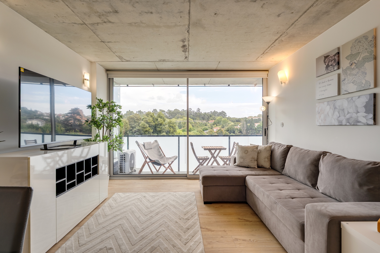 Lovely Flat w/ Balcony, Pool & Garage by HostWise 19 Host Wise Booking