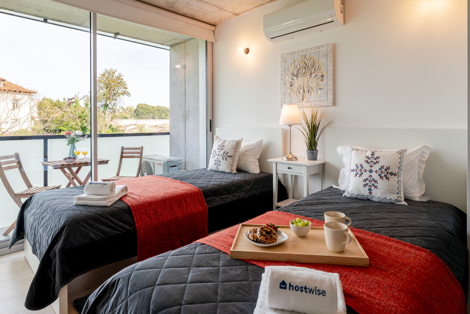 HostWise - Modern Flat w/ Balcony, Garage & Pool 9 Host Wise Booking