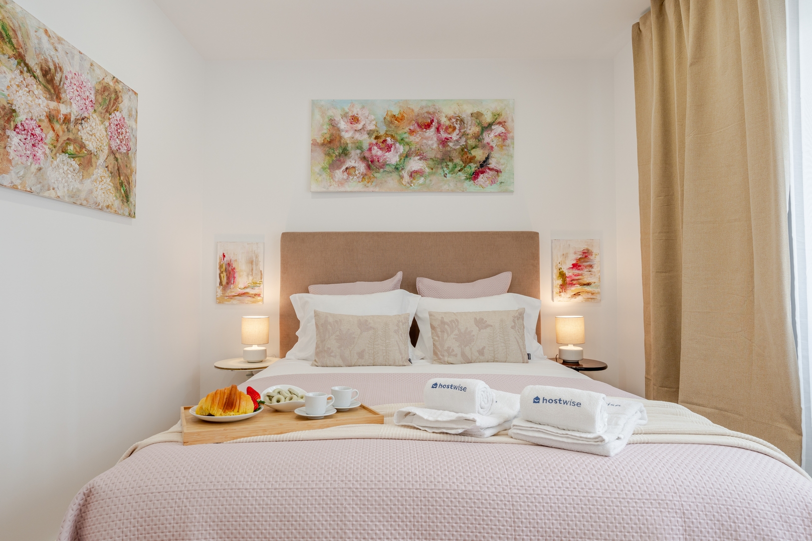 HostWise - Stylish Studio w/ Charming Terrace 6 Host Wise Booking