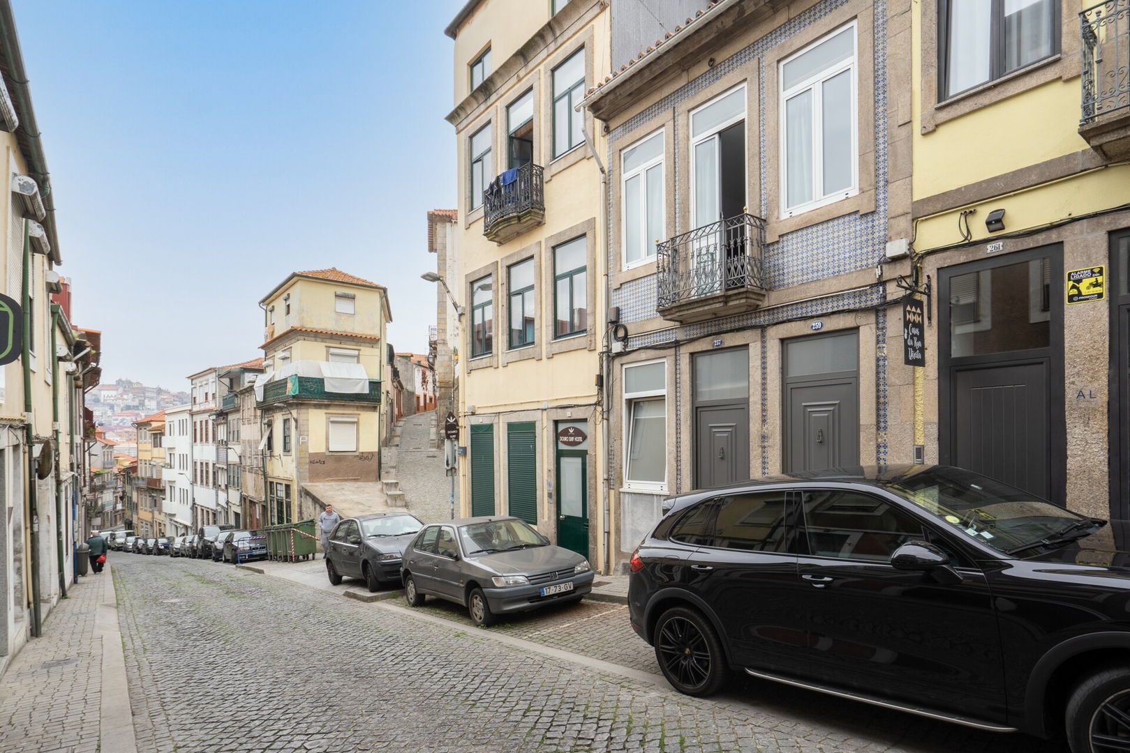 HostWise - Welcoming Flats w/ Jacuzzi & Terrace 26 Host Wise Booking